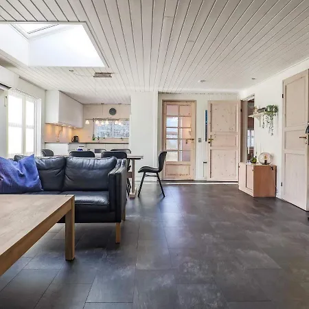 6 Person Holiday In Bl Vand Vakantiehuis Blåvand